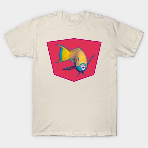Parrotfish | What a striking make-up! | Variation on Viva Magenta background | T-Shirt by Ute-Niemann